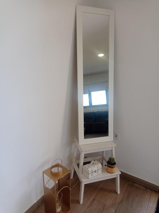 Loft para 2 personas con cocina americana con gran luminosidad, TV 42, cama de matrimonio con colchón de buena calidad, dos sofás grandes y comodos , con baño con plato de ducha,chimenea interior y 2terrazas de unos 50 metros y barbacoa exterior,pre Herencia Exterior foto