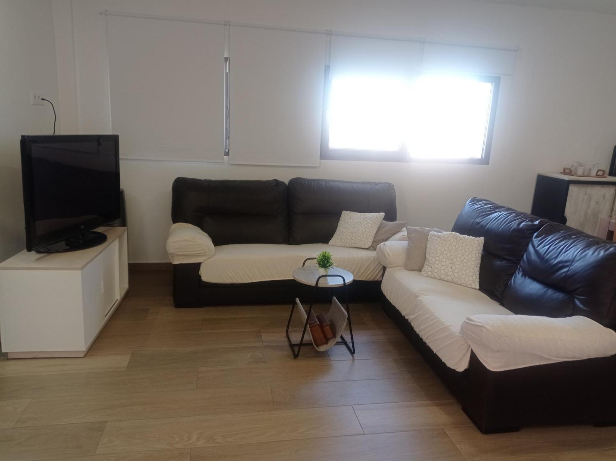 Loft para 2 personas con cocina americana con gran luminosidad, TV 42, cama de matrimonio con colchón de buena calidad, dos sofás grandes y comodos , con baño con plato de ducha,chimenea interior y 2terrazas de unos 50 metros y barbacoa exterior,pre Herencia Exterior foto
