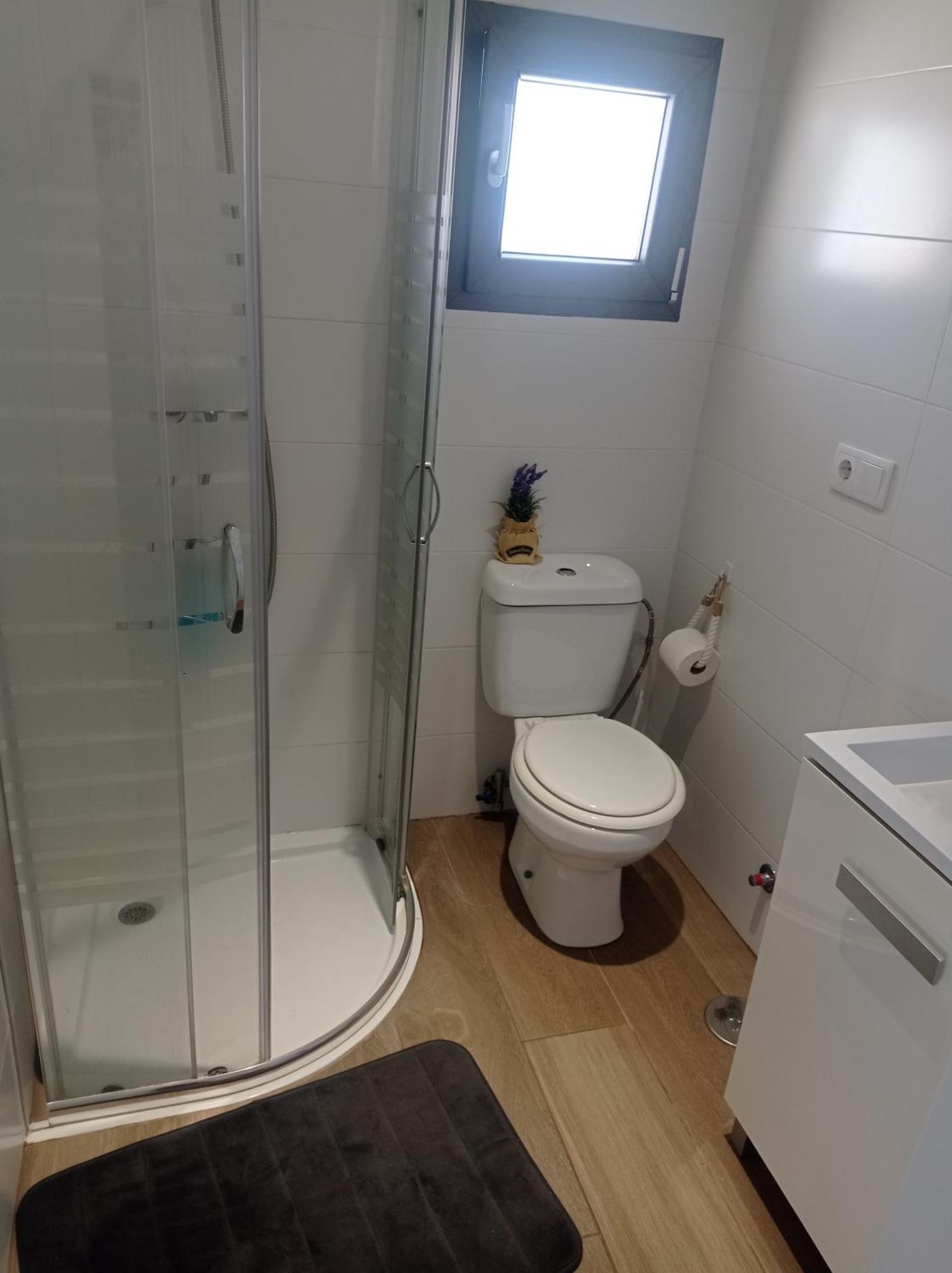 Loft para 2 personas con cocina americana con gran luminosidad, TV 42, cama de matrimonio con colchón de buena calidad, dos sofás grandes y comodos , con baño con plato de ducha,chimenea interior y 2terrazas de unos 50 metros y barbacoa exterior,pre Herencia Exterior foto