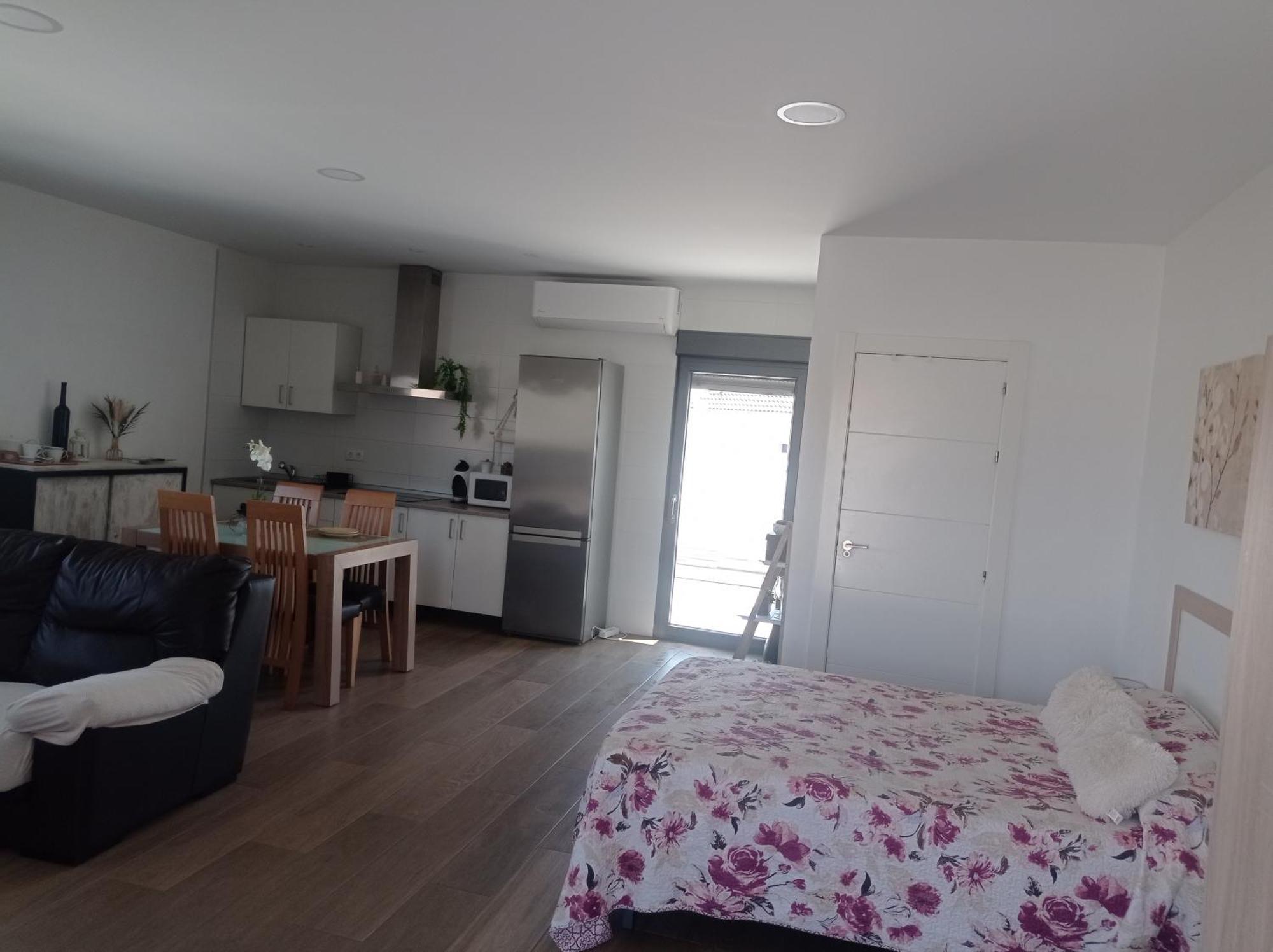 Loft para 2 personas con cocina americana con gran luminosidad, TV 42, cama de matrimonio con colchón de buena calidad, dos sofás grandes y comodos , con baño con plato de ducha,chimenea interior y 2terrazas de unos 50 metros y barbacoa exterior,pre Herencia Exterior foto