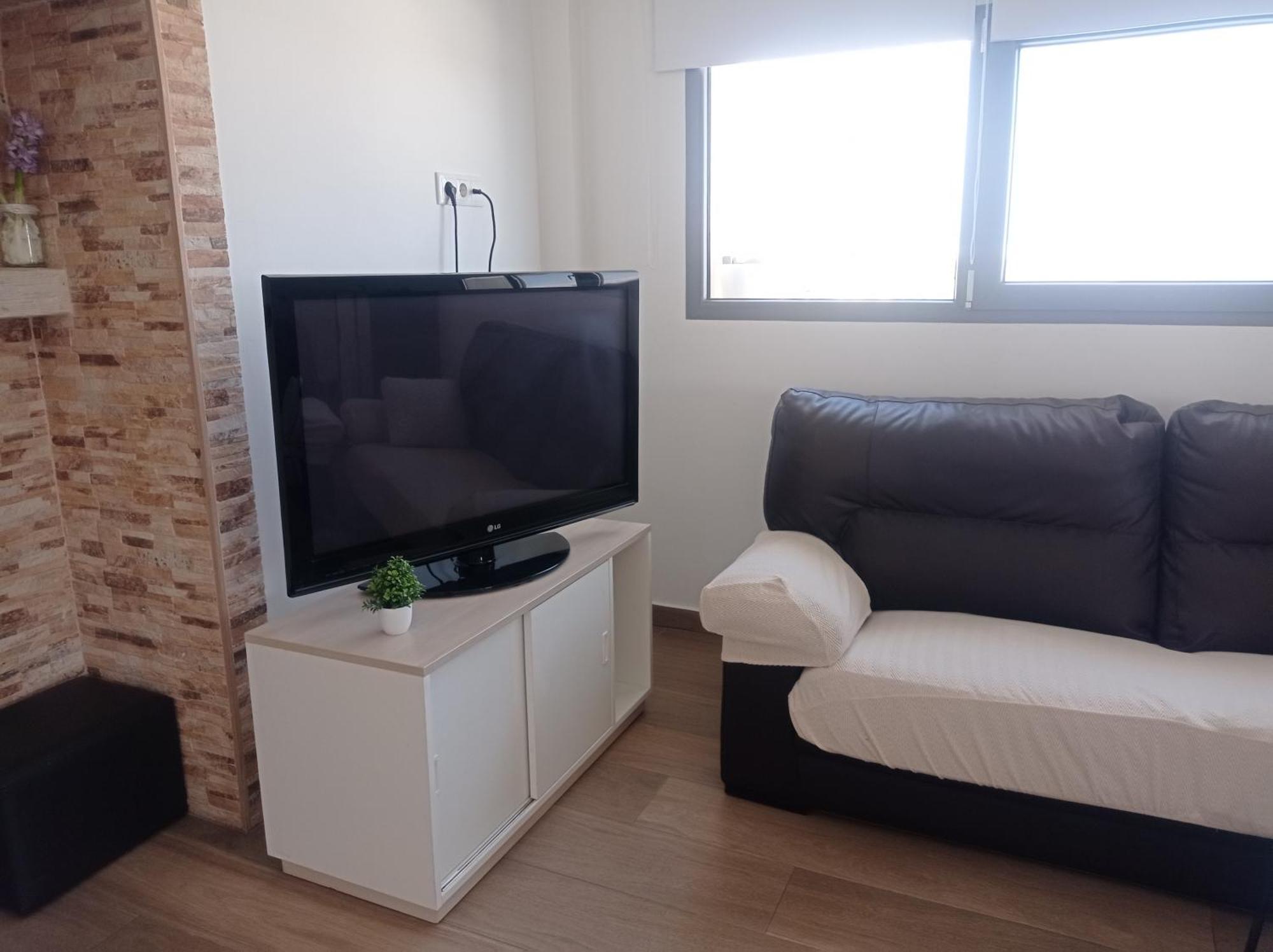 Loft para 2 personas con cocina americana con gran luminosidad, TV 42, cama de matrimonio con colchón de buena calidad, dos sofás grandes y comodos , con baño con plato de ducha,chimenea interior y 2terrazas de unos 50 metros y barbacoa exterior,pre Herencia Exterior foto
