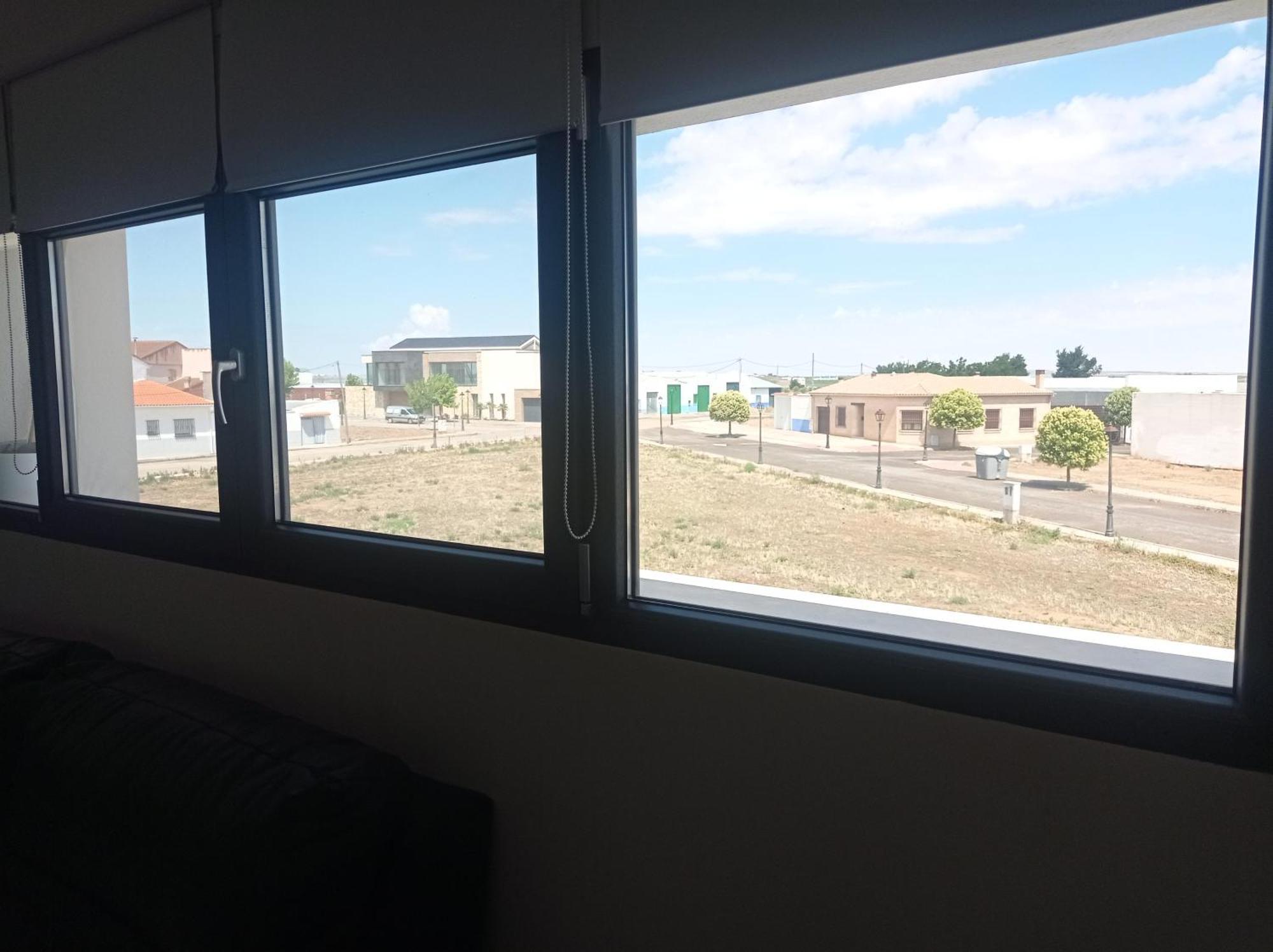 Loft para 2 personas con cocina americana con gran luminosidad, TV 42, cama de matrimonio con colchón de buena calidad, dos sofás grandes y comodos , con baño con plato de ducha,chimenea interior y 2terrazas de unos 50 metros y barbacoa exterior,pre Herencia Exterior foto