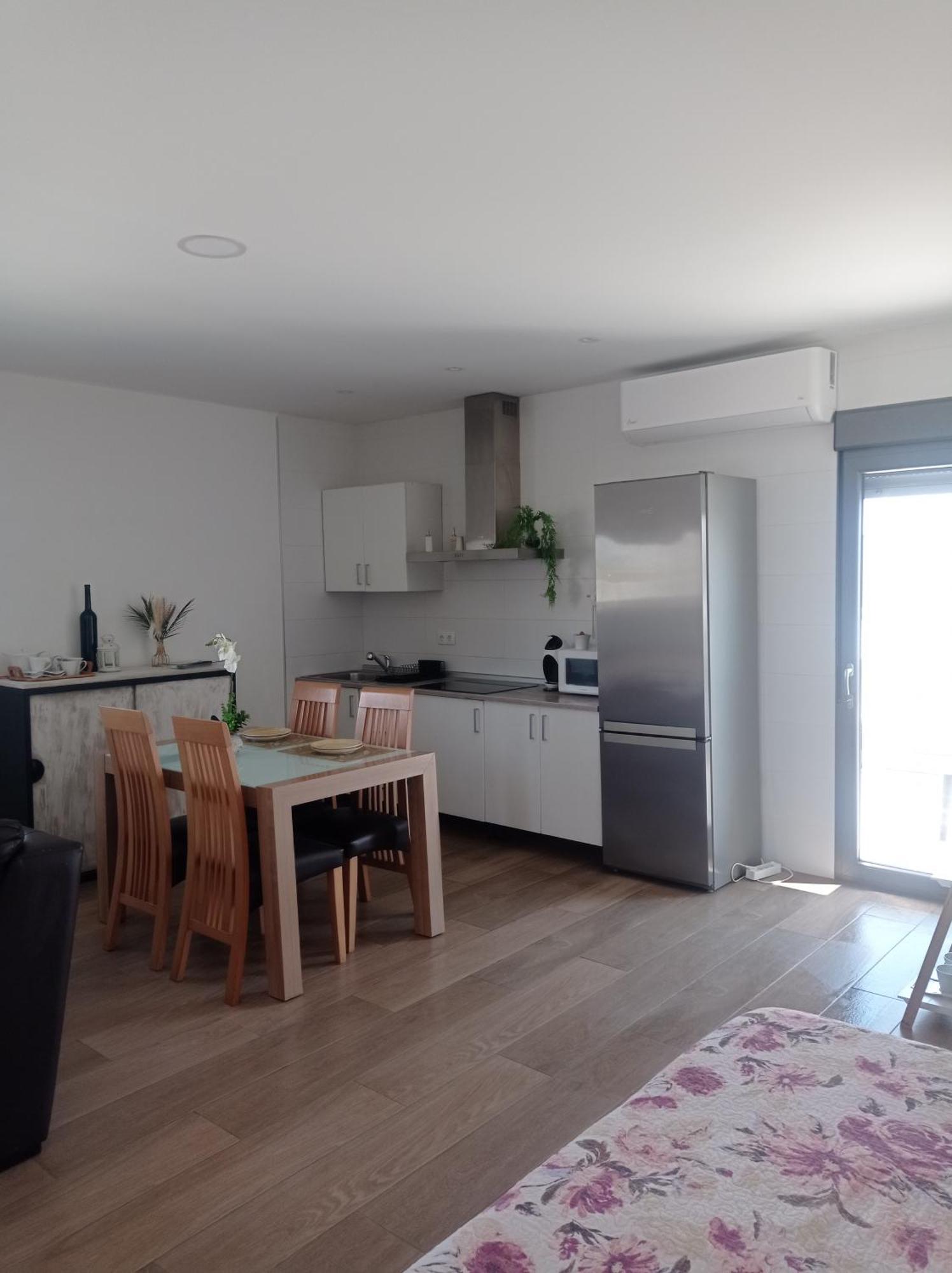 Loft para 2 personas con cocina americana con gran luminosidad, TV 42, cama de matrimonio con colchón de buena calidad, dos sofás grandes y comodos , con baño con plato de ducha,chimenea interior y 2terrazas de unos 50 metros y barbacoa exterior,pre Herencia Exterior foto