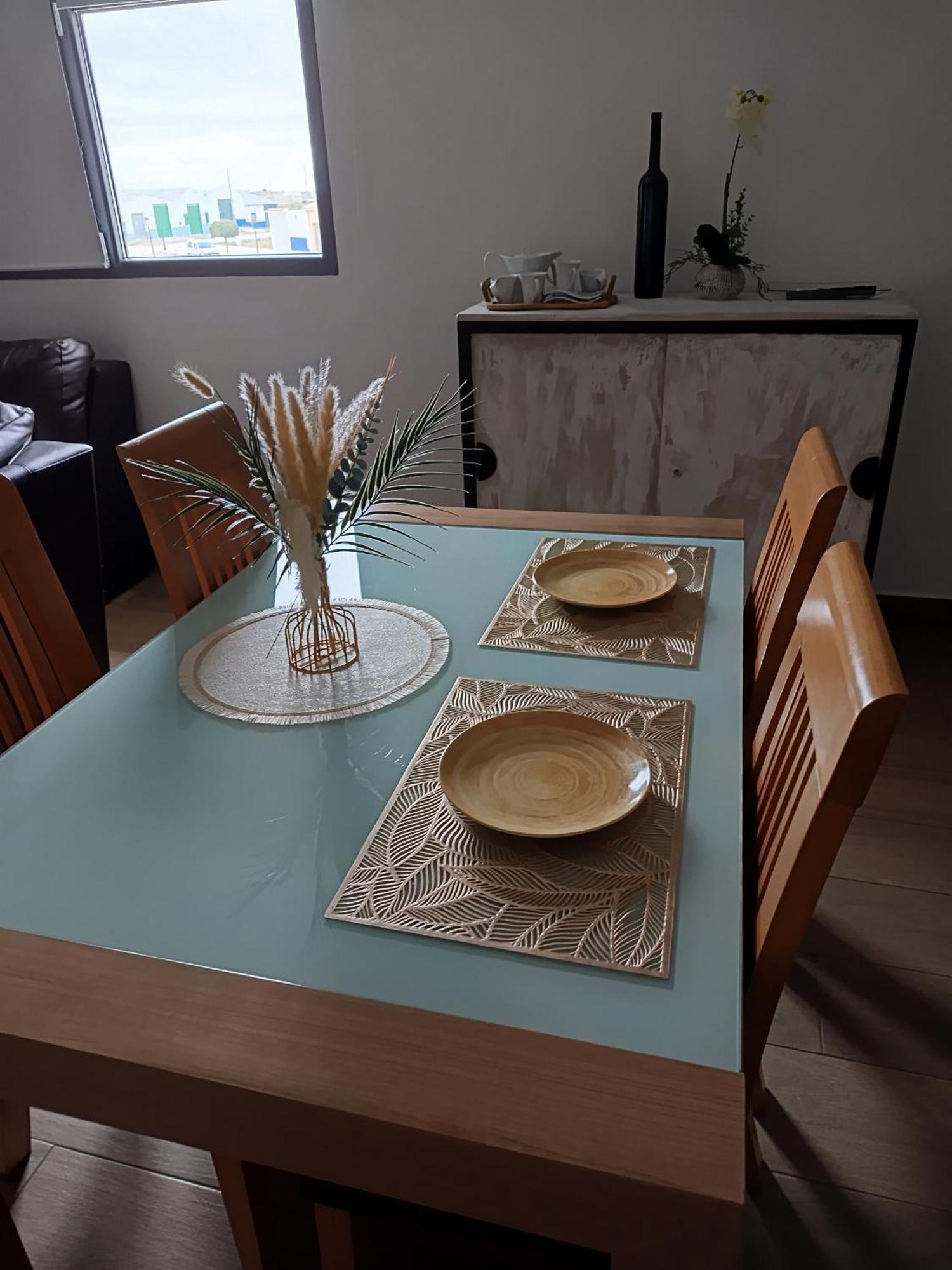 Loft para 2 personas con cocina americana con gran luminosidad, TV 42, cama de matrimonio con colchón de buena calidad, dos sofás grandes y comodos , con baño con plato de ducha,chimenea interior y 2terrazas de unos 50 metros y barbacoa exterior,pre Herencia Exterior foto